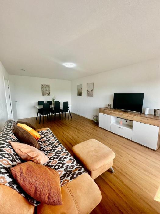 Panorama City Appartement Göppingen - 5 Einzelbetten, Küche, Balkon, Parkplatz, Aufzug, WLAN