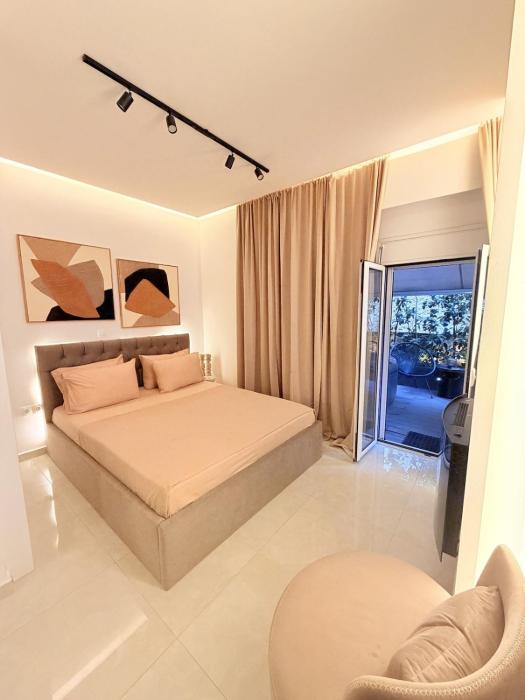 Elysian Hot Tub Suite Piraeus