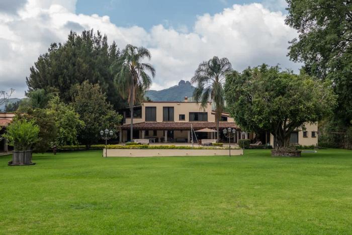 Villa magica tepoztlan con alberca jacuzzi y padel