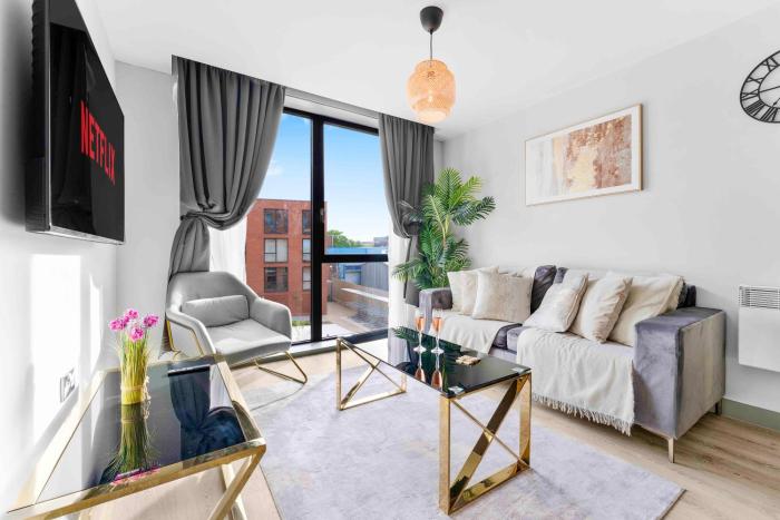 Birmingham City Centre Apartment, Fast Wi-Fi, Self Check-In, Shopping, Dining & Coffee on Your Doorstep
