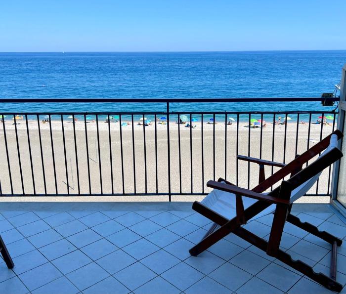 Double View Sea - beachfront