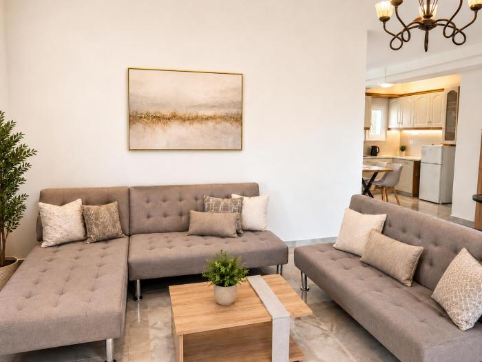 Fully Renovated Two Bedroom Luxury Suite by Bessies Village