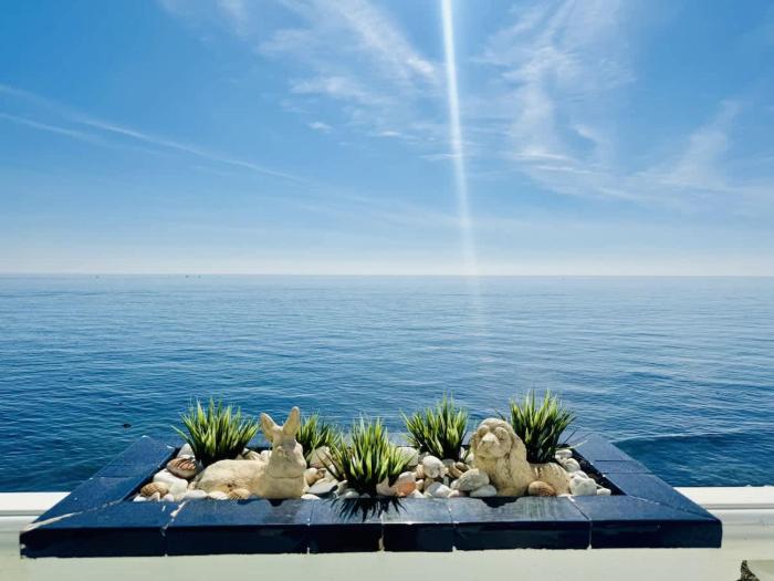 Panoramic Seafront Apartment with Terrace
