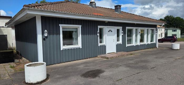 Rymligt hus för upp till 6 personer nära natur och sjöar