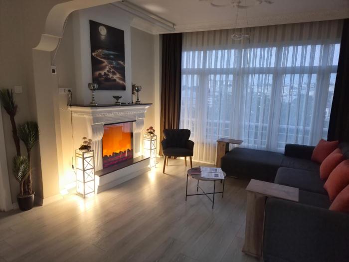 4 BR Flat with Terrace and Hot Tub in Historic Istanbul