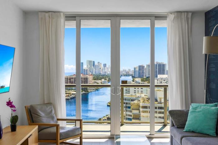 Beachwalk Resort 1BR Ocean & Intracoastal View High Floor 2109