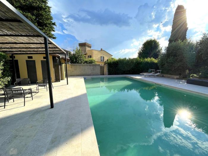 Villa Panoramica, pool, gardens & parking in Historic Town