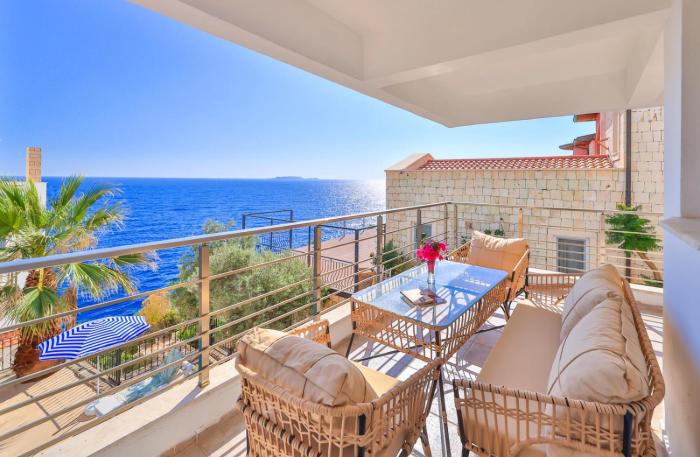 Panaroma Meis Suits