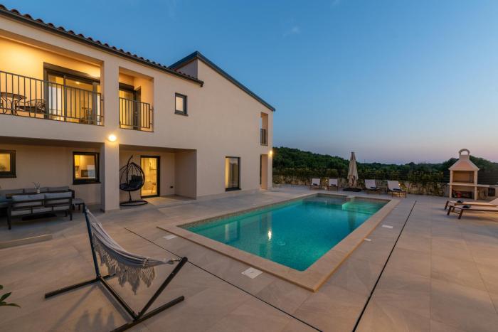 Family Villa Velunida