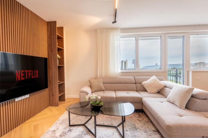 Amazing 2 bedroom apartment with sea view