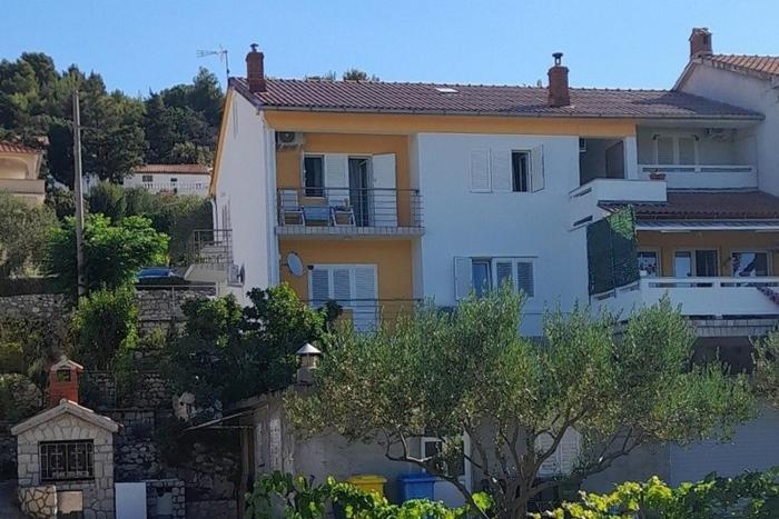 Apartments with parking space Kampor, Rab - 4984