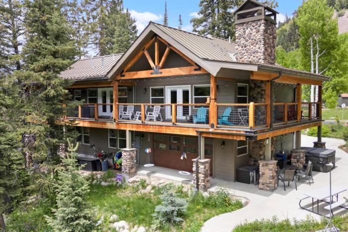Silver Fork Chalet