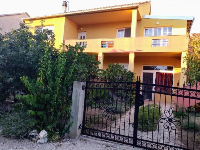 Apartments with parking space Biograd na Moru, Biograd - 25399
