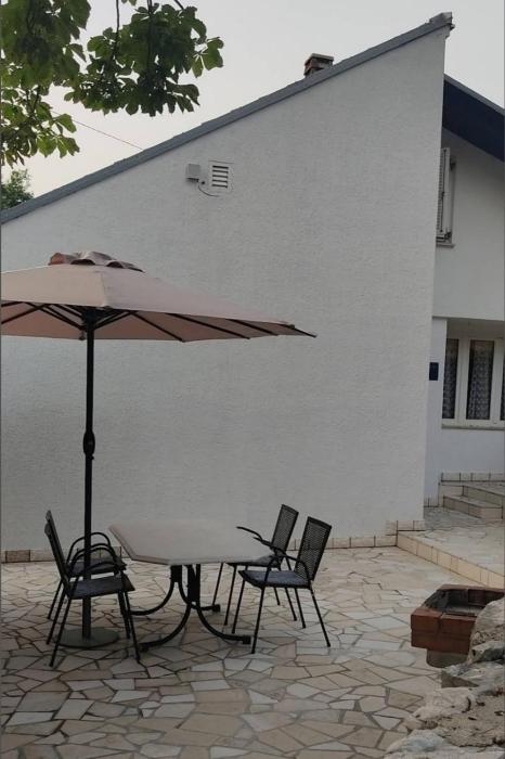Apartments with parking space Novi Vinodolski - 27824