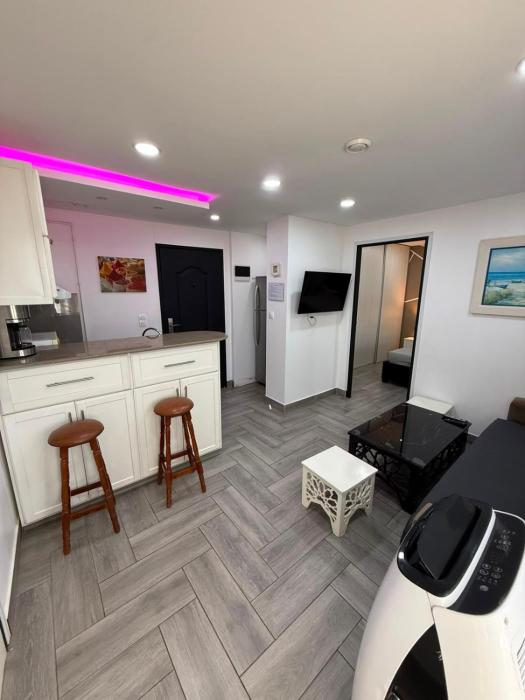 Apartment with Sea View, 5 Minutes from the Beach