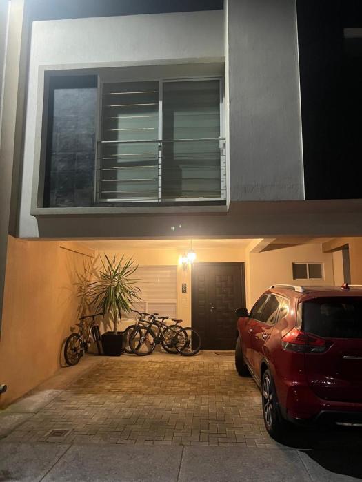 Casa en privada con área verde