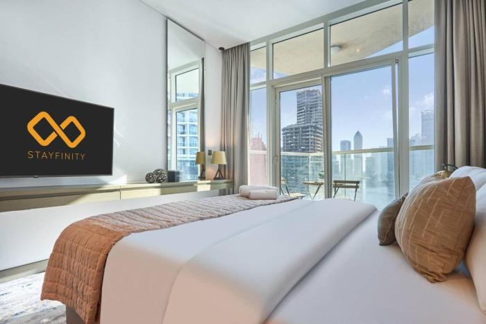 Five Star Canal View Studio DAMAC Maison Privé Business Bay Pool Spa and Valet by Stayfinity