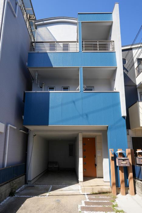 大阪市内一戸建て 最寄り駅から徒歩2分 難波心斎橋関西空港へアクセス 最大9名 ファミリー向け