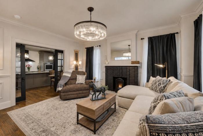 Modern Spacious 3 bed 3 12 bath suites