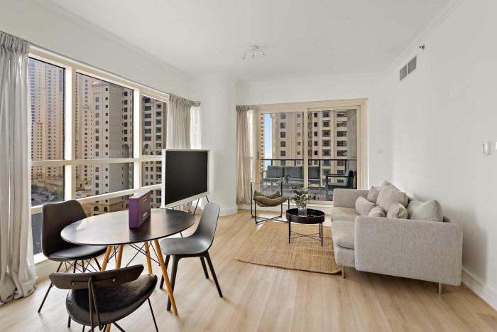 Silkhaus Vacation Homes Marina Quays 1BR & Study with Marina View