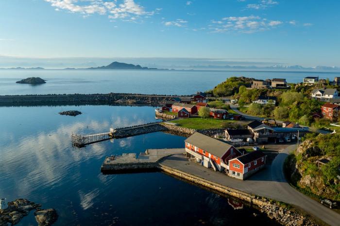 Astra Whale - Waterfront Boutique Hostel in Lofoten