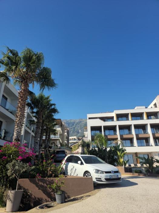 Crystal Coast beachfront apartment
