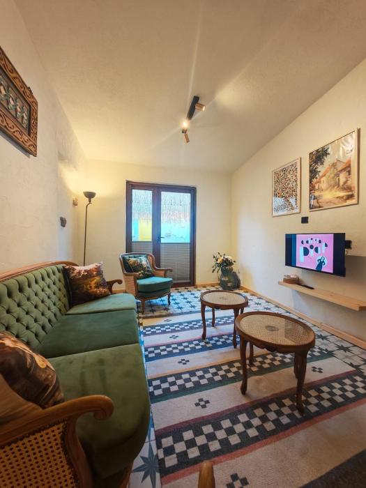Anesis Rum Evi - milozrooms
