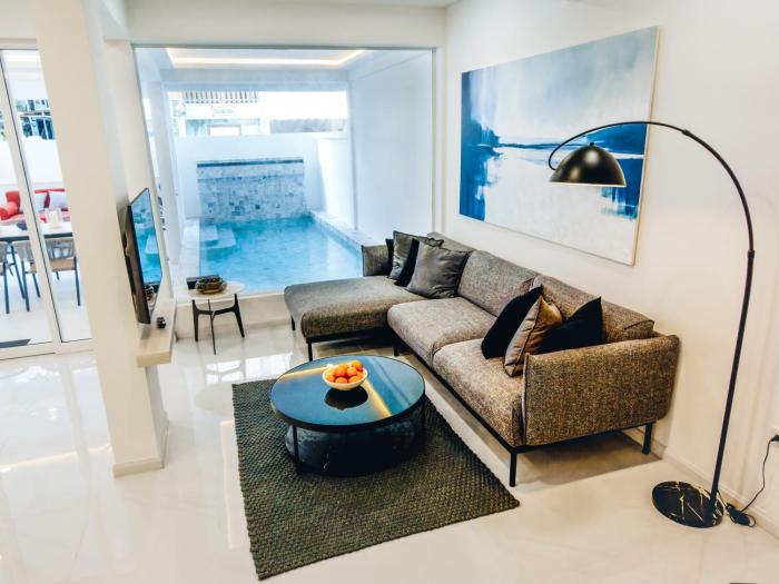 Newly Renovated Townhouse Steps From The Beach