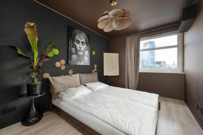 Stylish Apartment with a Bath and a Balcony in the City Centre by Noclegi Renters