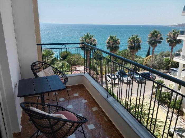 First line sea Apartment