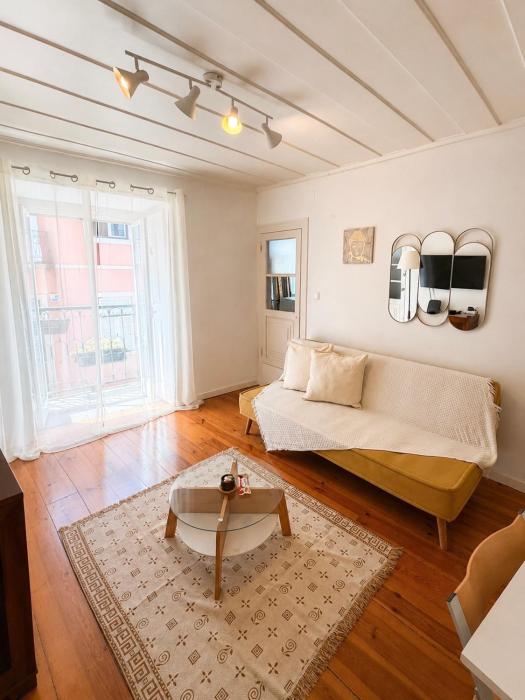 Central Lisbon Apartment Santos Walk to Cais do Sodré