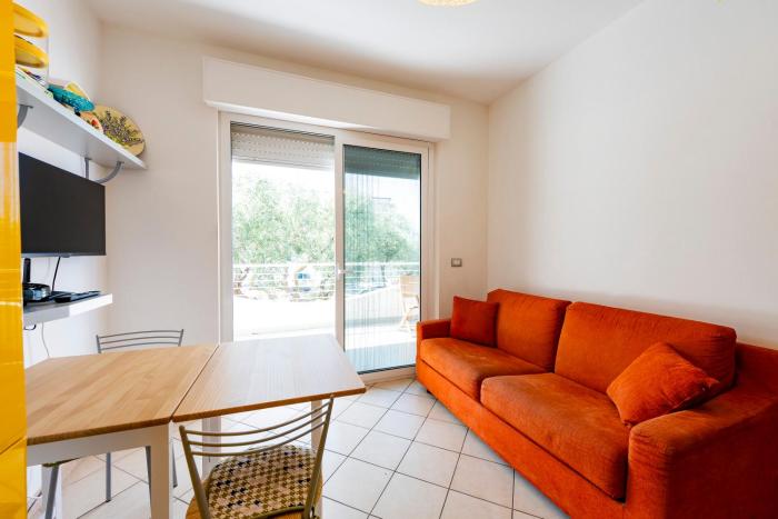 GuestHost - Comfy Balcony Flat with Sea View