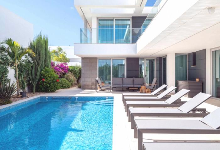 Villa Ilhas with private heated pool and jacuzzi Lagos