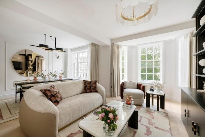 Luxury Spacious 2 Bedroom Flat In South Kensington Close To Station