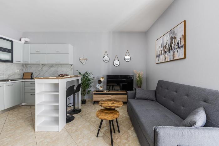 Lungomare Comfort 2BR Stay by PikHost