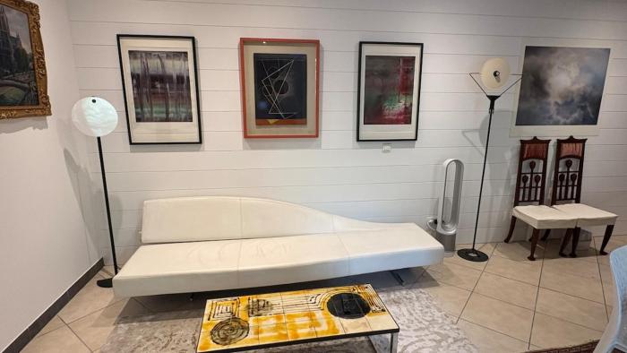 Appartement 61 metres carrés plus terrasse privée 85 mètres carrés donnant accés direct à la piscine