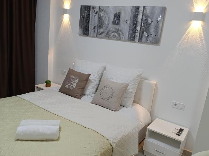 Kyiv Cocoon, Warm & Unique Apartment near Rail Station