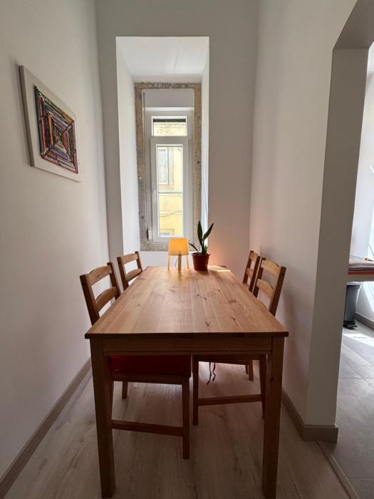 Spacious Mouraria Apartment Steps from the Castle
