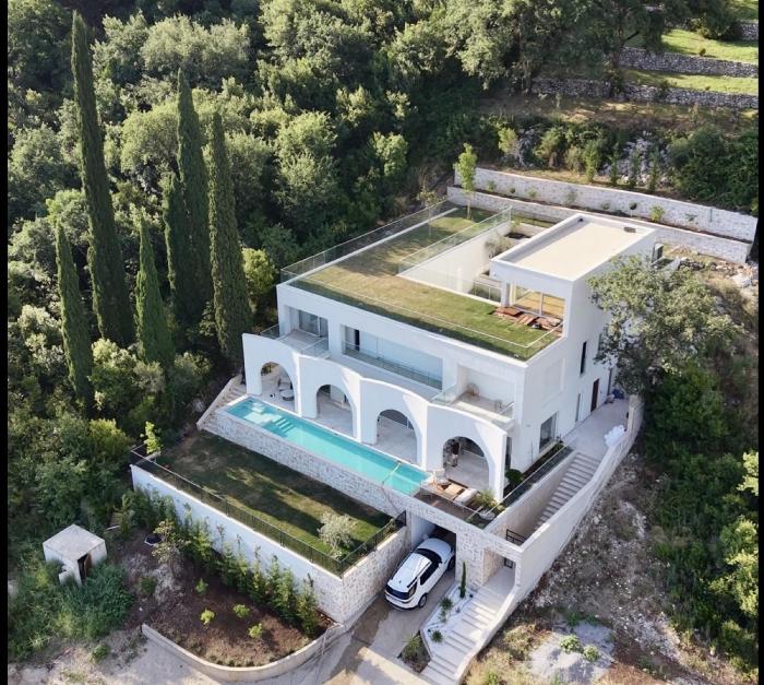New Modern Villa Pool, BBQ, Sea View & Movie Room