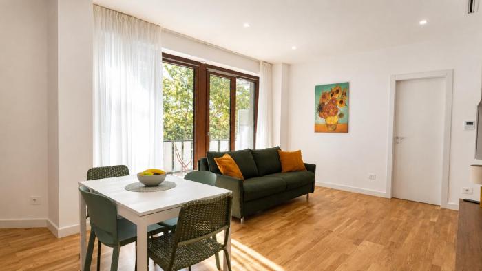 Elegantis Luce di Trastevere Apartment with Terrace - Comfort in Most Charming District