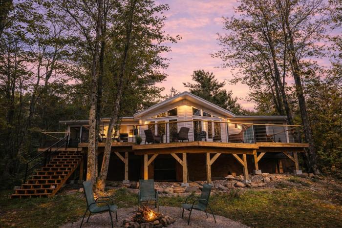Peaceful Year Round Lakefront Getaway Nickel Lake