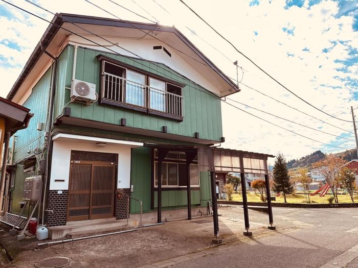 Green House- 200 m from Urasa Station