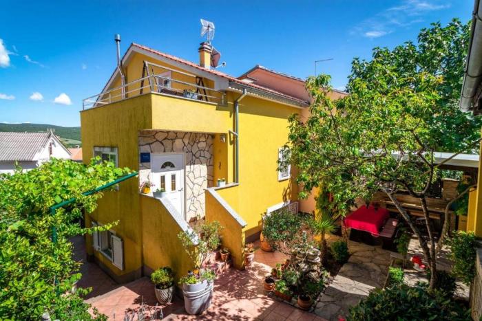 Apartments with parking space Kornic, Krk - 27569