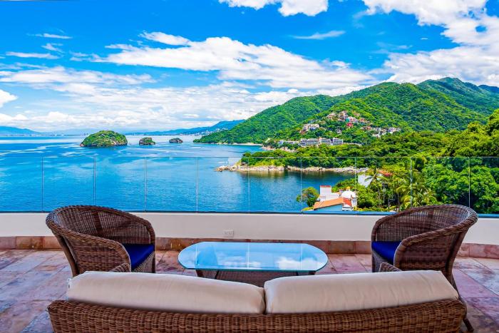 Blue Horizon 102 | 2BR2BA Puerto Vallarta, ocean view, pool, gym