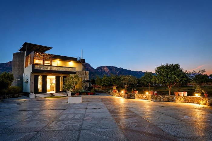 The Nivaas at Berhins - 4 BHK luxury farm with Pool, BBQ, Lawn in Pushkar