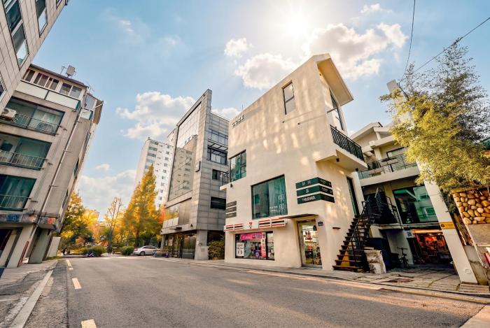 FB Tailored Service Home near Hongik Univ Station