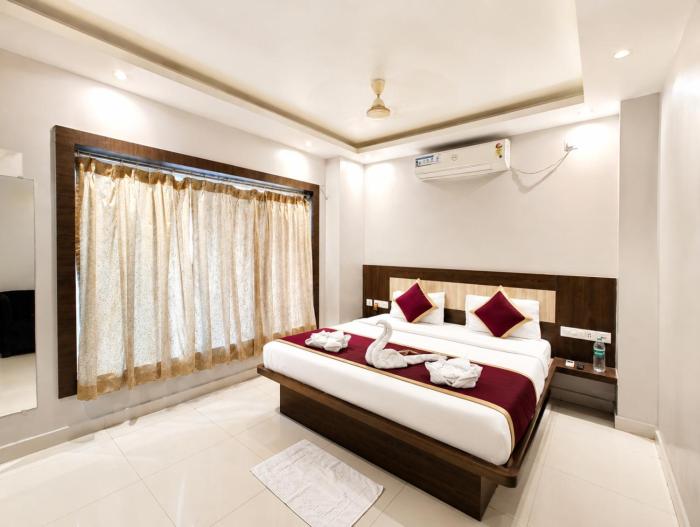 HOTEL NEW PREMIUM #HOME TOWN PURI - Near SWARGADWAR GOLDEN BEACH and Shree Jagannath Temple - Fully - Air - Conditioned-with-Lift-wifi - and Parking Facilities - Near Bengali Market with Prime Location - Best Hotel In Puri