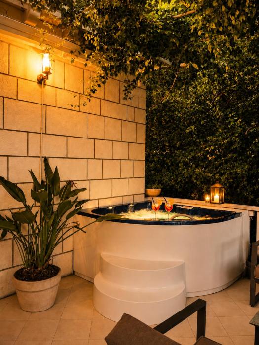 Frenchie suite