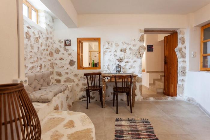 Authentic Stone House with Courtyard in Dhermi