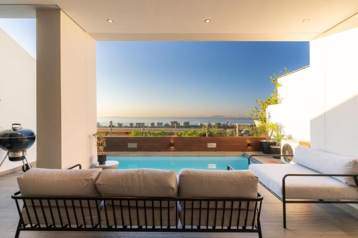 Beautiful Sea Views, Pool & BBQ - Iconic View Green Point